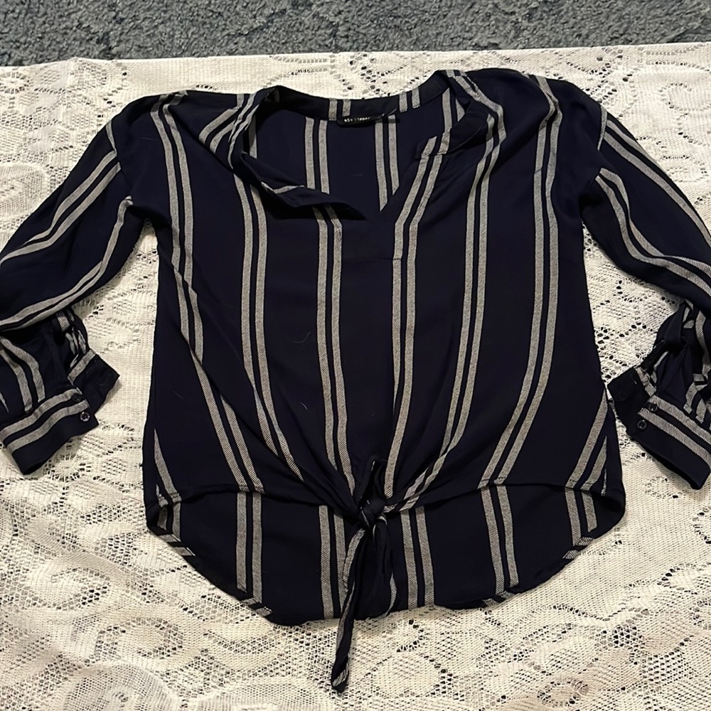 🎲  Navy Striped Tie Front Top